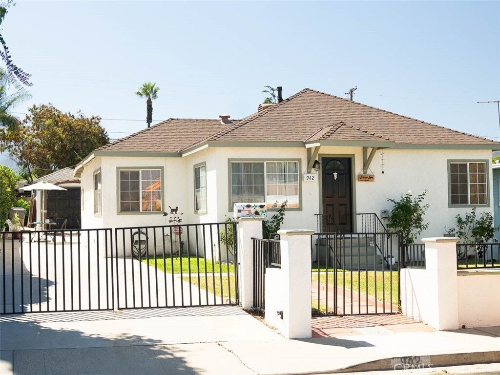 Property Photo:  942 W 8th Street  CA 92882 