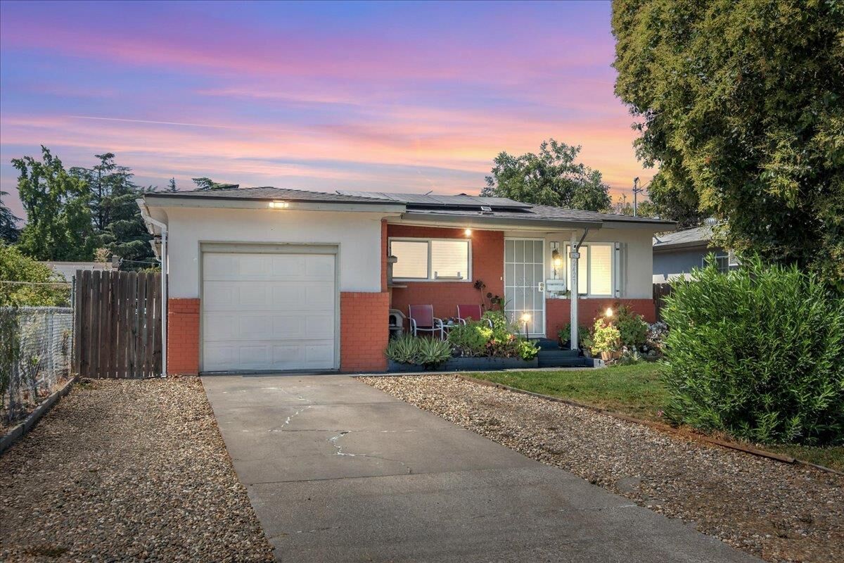 Property Photo:  2427 S Pilgrim Street  CA 95206 
