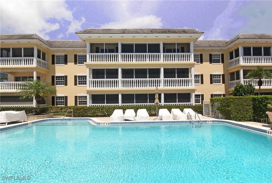Property Photo: 666 3rd Street S 201 FL 34102-6552