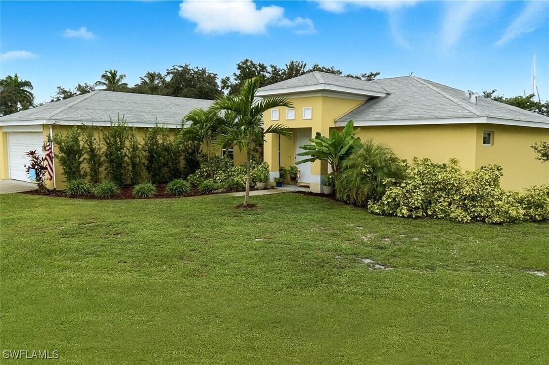 Property Photo: 176 Venus Cay FL 34114