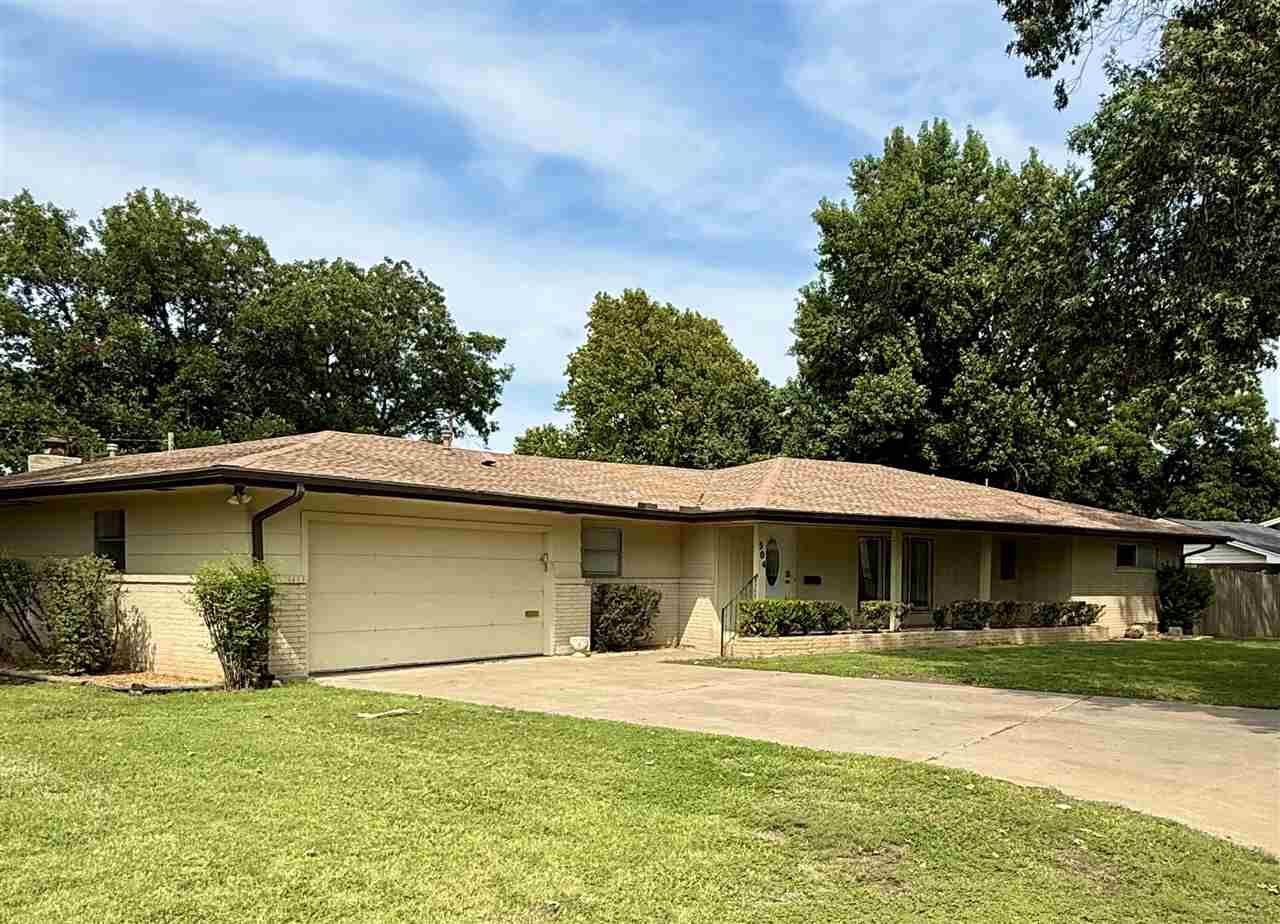Property Photo:  504 E Padon Ave  OK 74631 