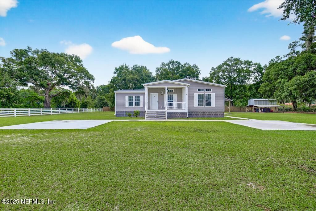 Property Photo:  85208 Airplane Lane  FL 32097