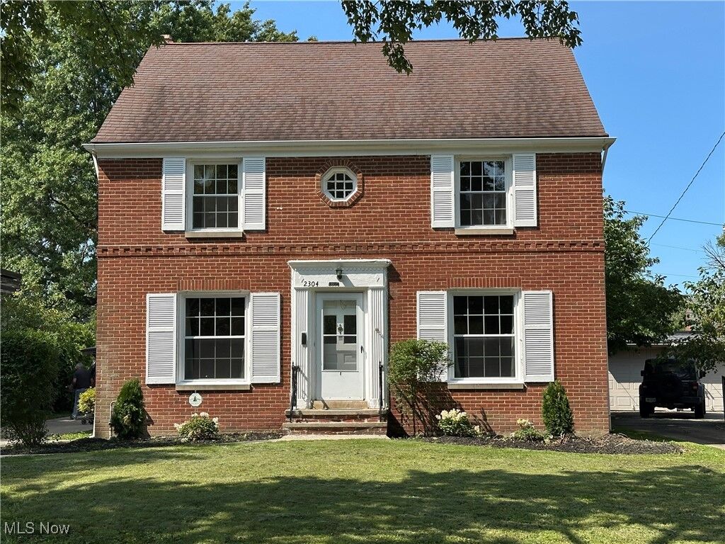 Property Photo:  2304 Glendon Road  OH 44118 
