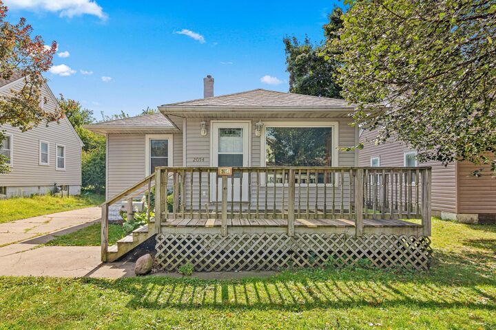Property Photo:  2054 Nortonia Avenue  MN 55119 