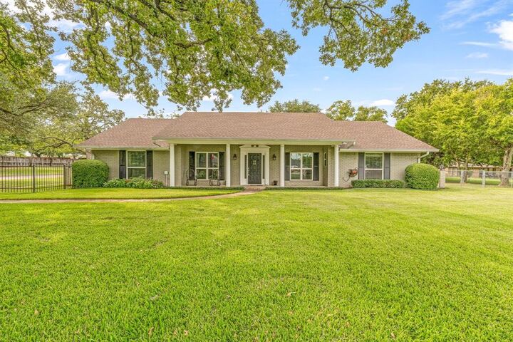 Property Photo:  1722 Wanda Way  TX 76001 