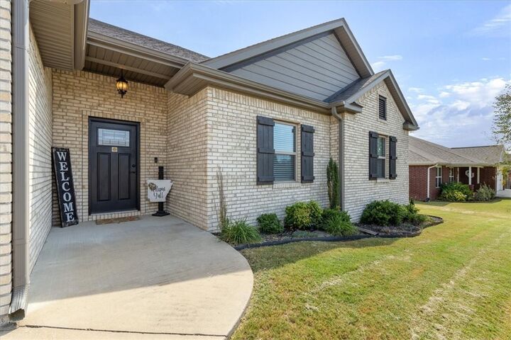 Property Photo:  815 Custer Street  AR 72753 