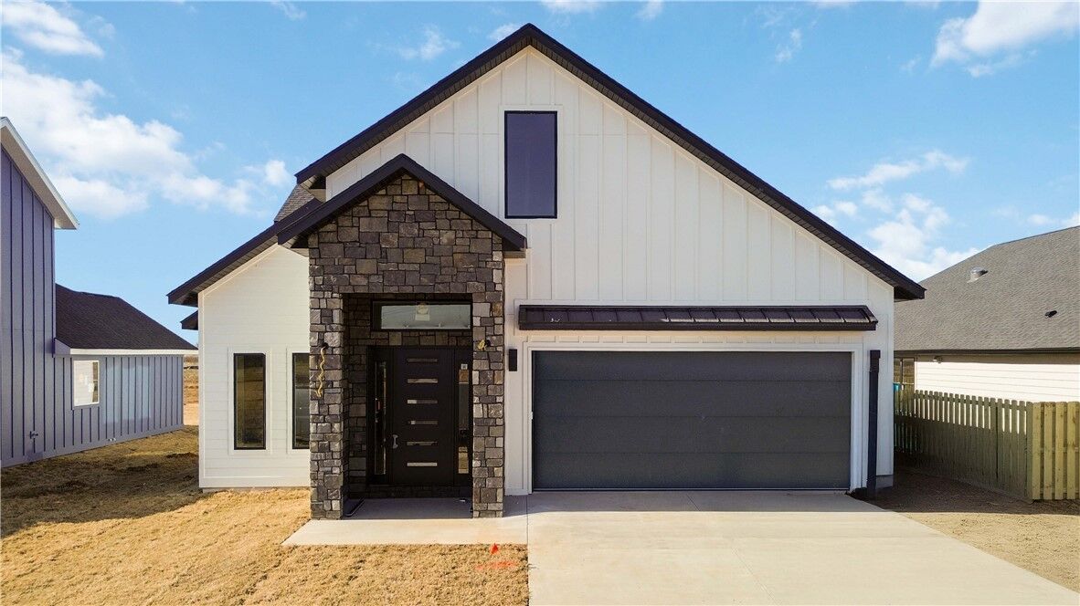 Property Photo: 910 Thornwood Place AR 72713