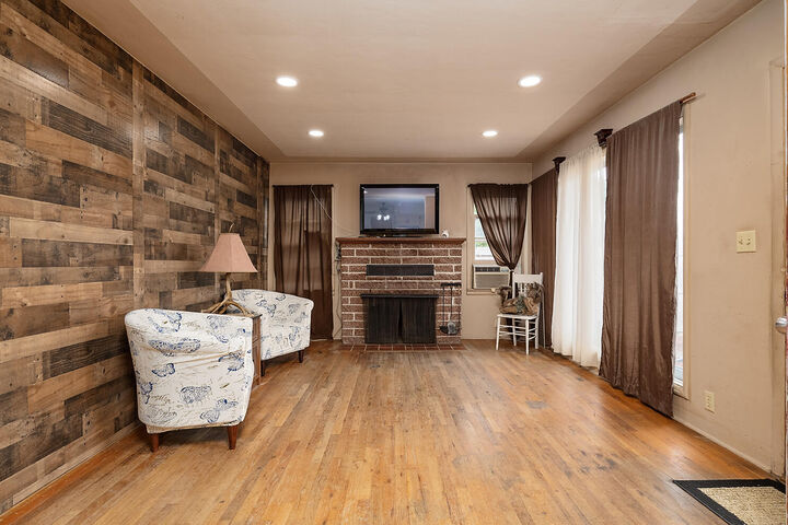 Property Photo:  861 SE M Street  OR 97526 