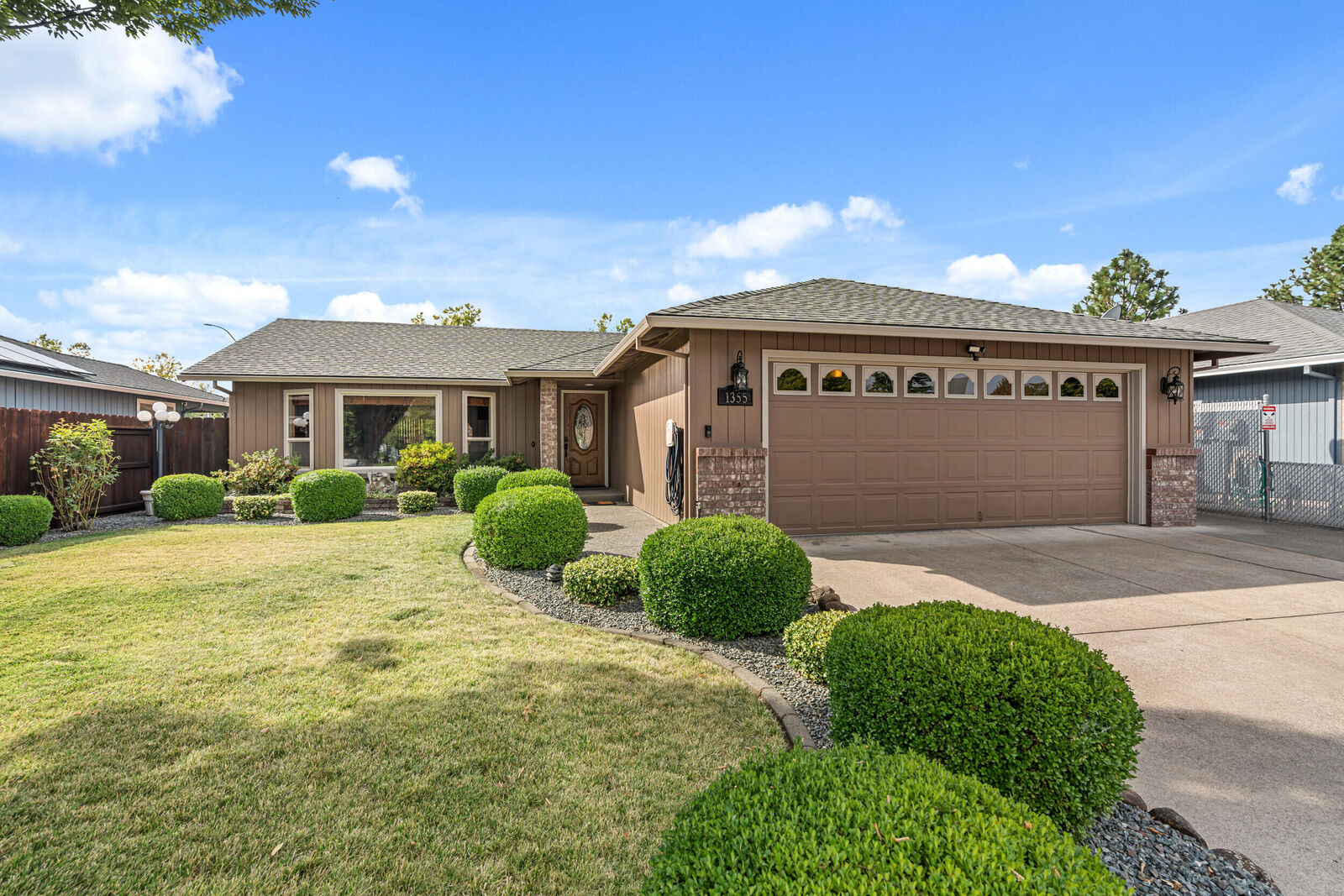 Property Photo:  1355 Kaye Street  OR 97501 