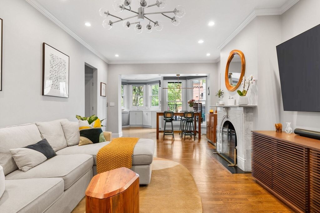 Property Photo:  135 W Concord Street 1  MA 02118 