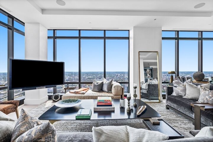 Property Photo: 1 Franklin St Ph3e MA 02110