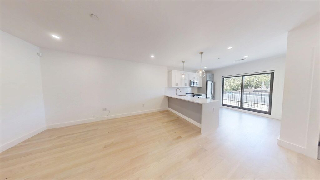 Property Photo:  52 Withington St 7  MA 02124 