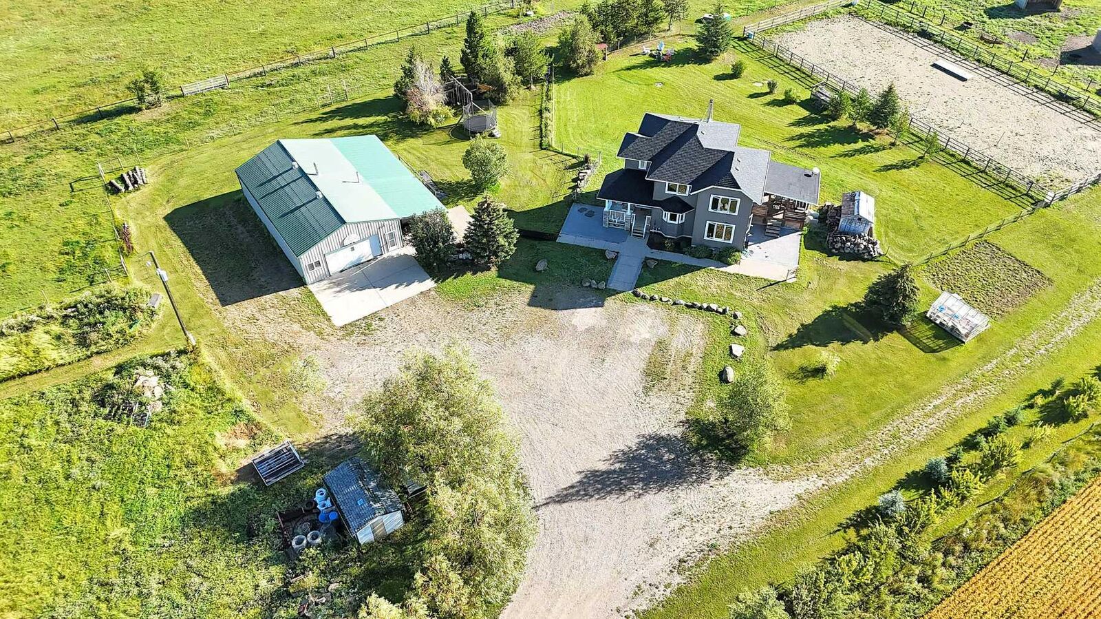 Property Photo: 394073 Range Road 44 AB T0M 1H0