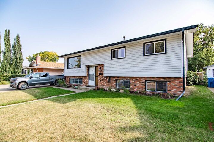 Property Photo: 129 Wiltshire Boulevard AB T4N 6B4
