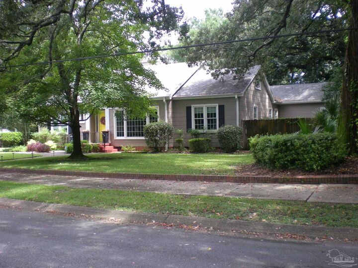 Property Photo: 1750 N Reus St FL 32501