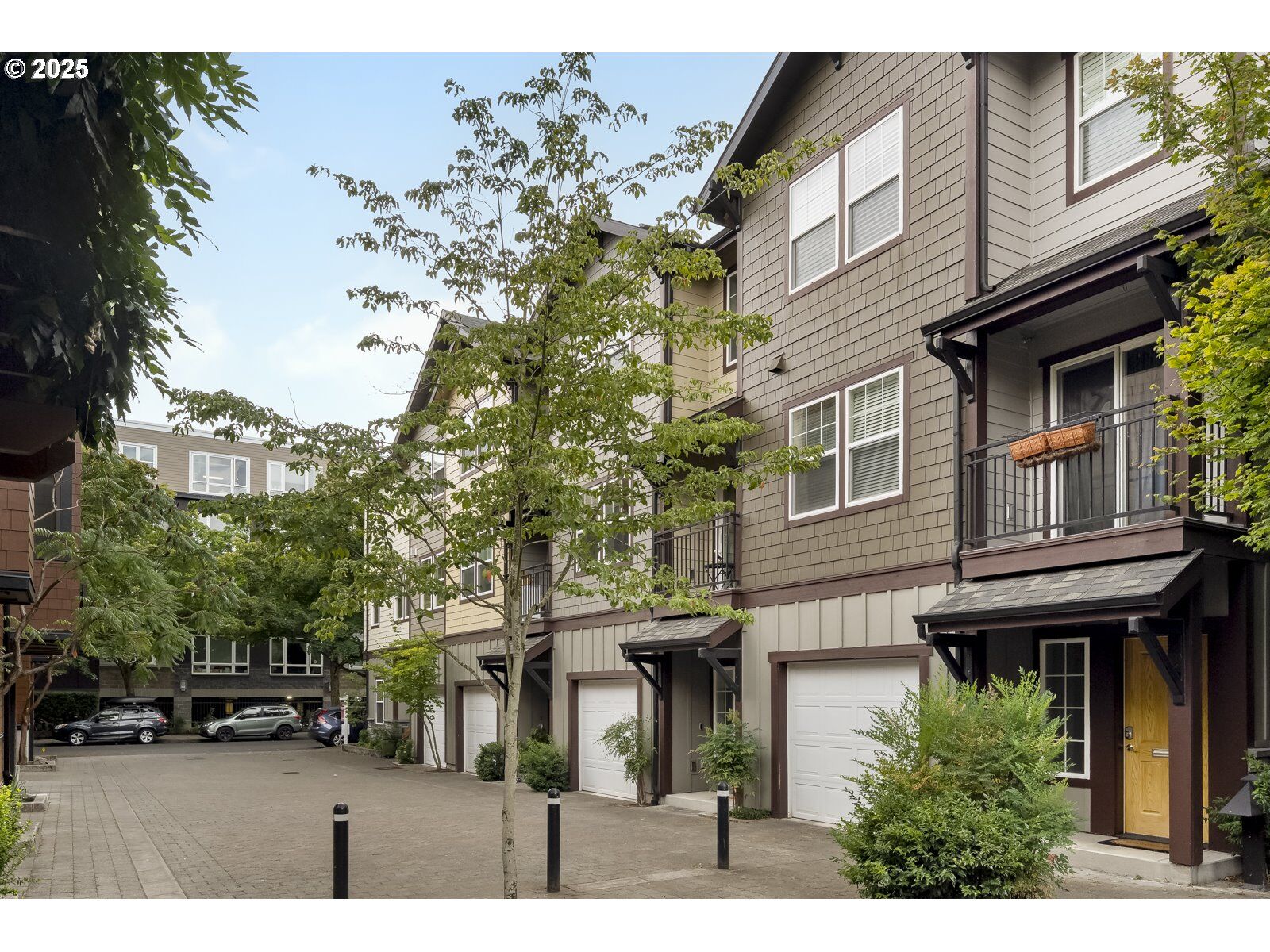 Property Photo:  727 SE 33rd Pl  OR 97214 