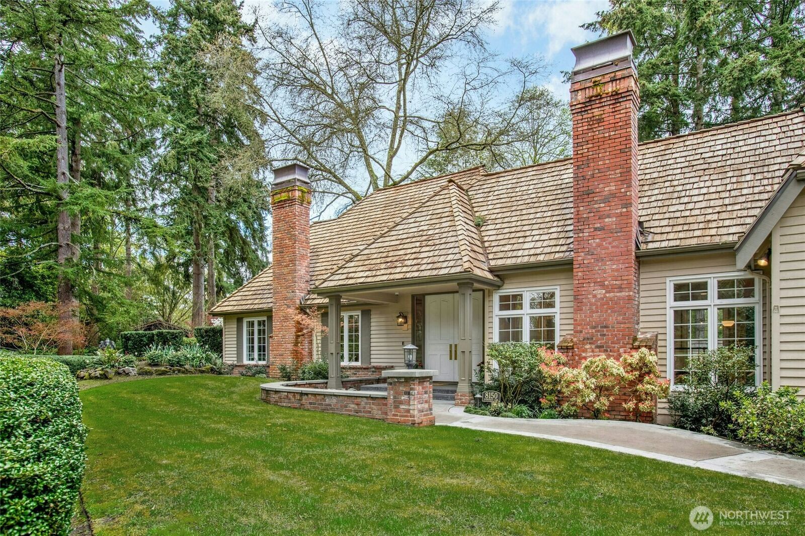 Property Photo:  8150  Evergreen Lane  WA 98040 