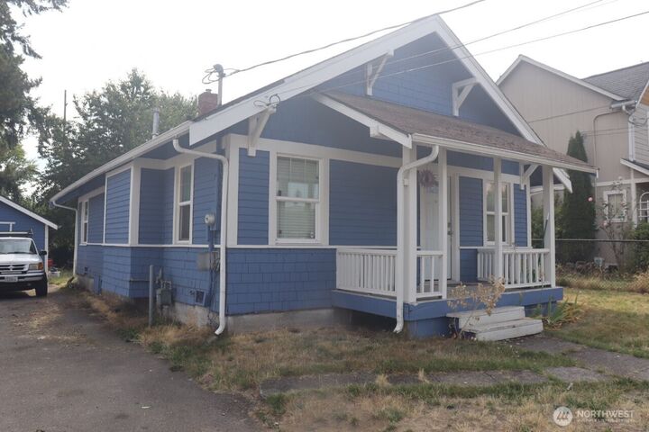Property Photo: 1010 S 39th WA 98418