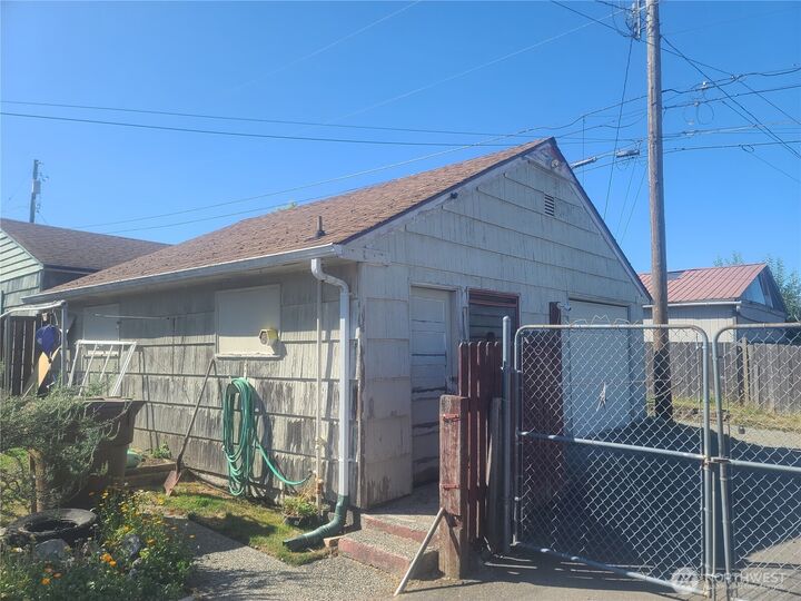 Property Photo: 1119 S 64th Street St WA 98408