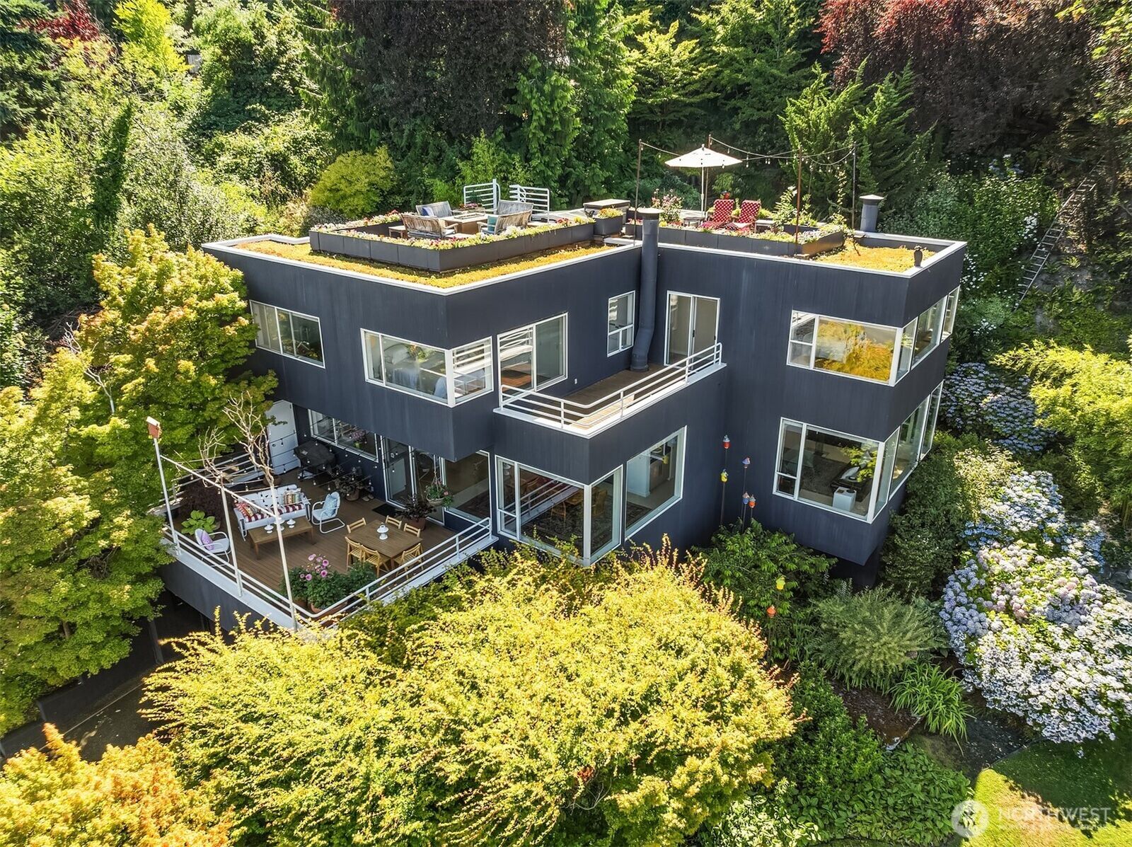 Property Photo:  3903  48th Avenue S  WA 98118 