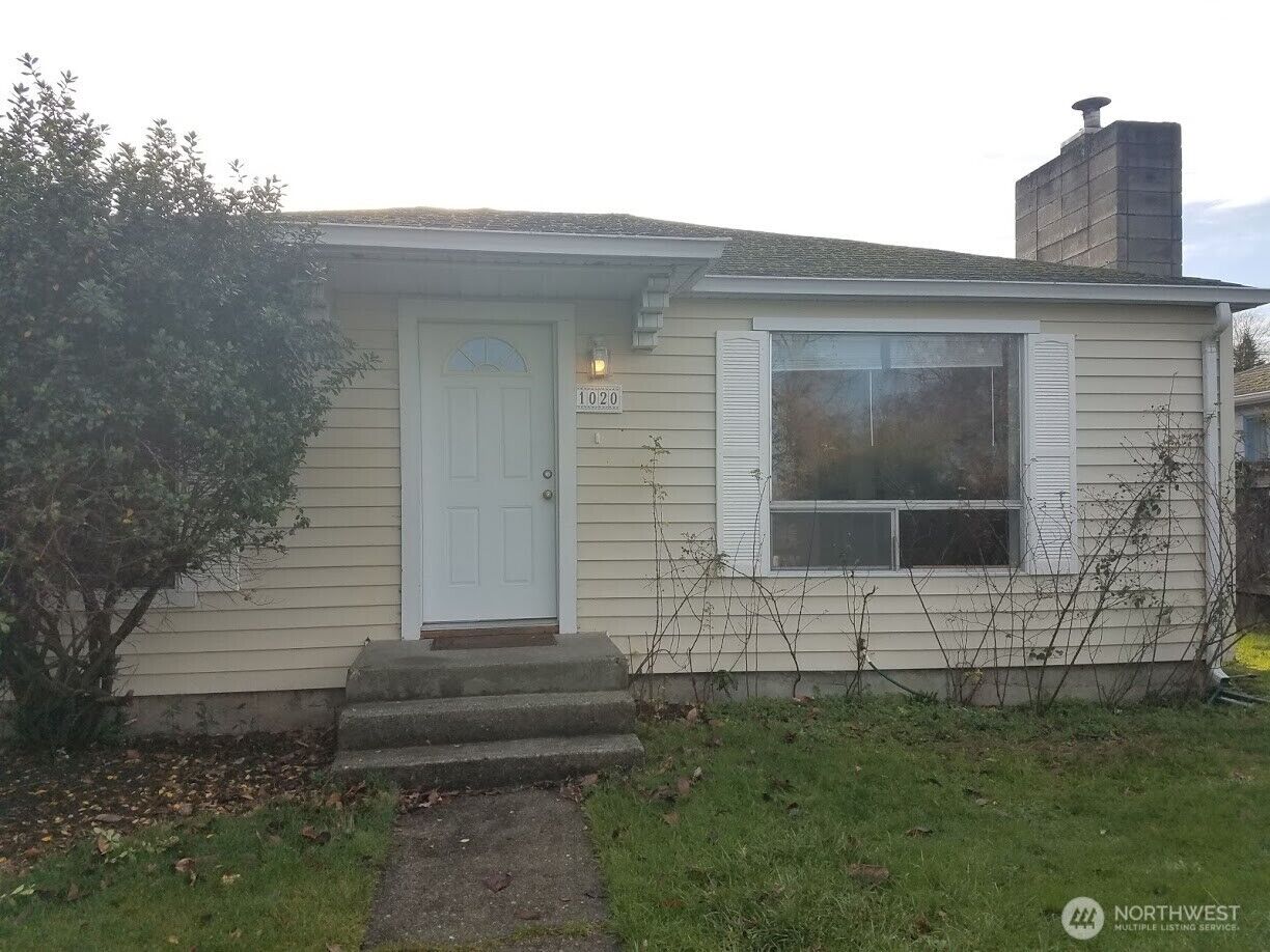 Property Photo:  1020 E 7th Street  WA 98362 