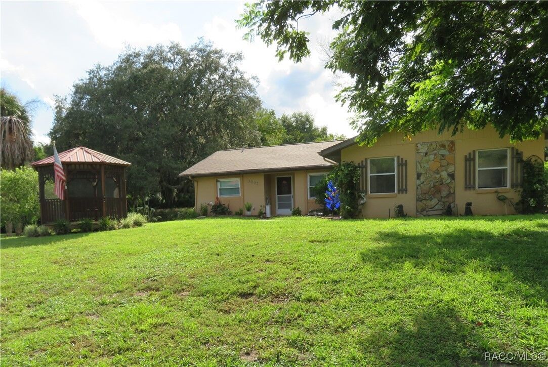 Property Photo: 3002 S Rose Avenue FL 34450