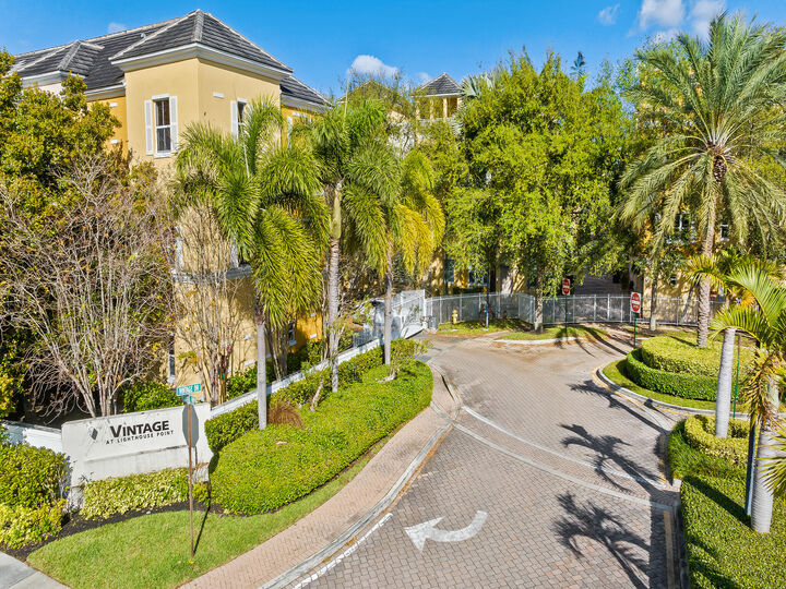 Property Photo: 2331 Vintage Drive FL 33064
