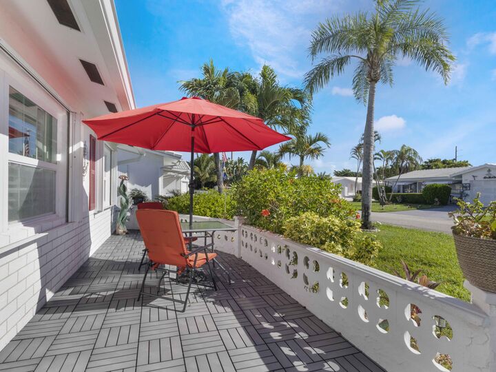 Property Photo: 1509 SW 21st Street FL 33426