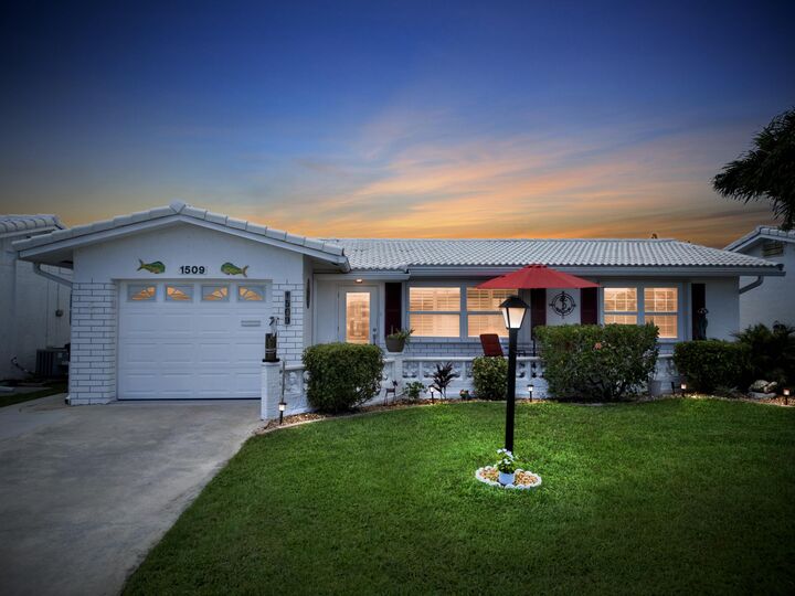 Property Photo:  1509 SW 21st Street  FL 33426 