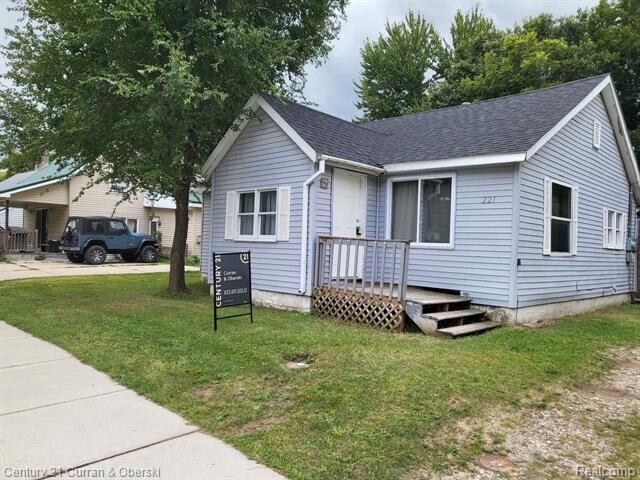 Property Photo:  221 Saginaw Street  MI 48612 