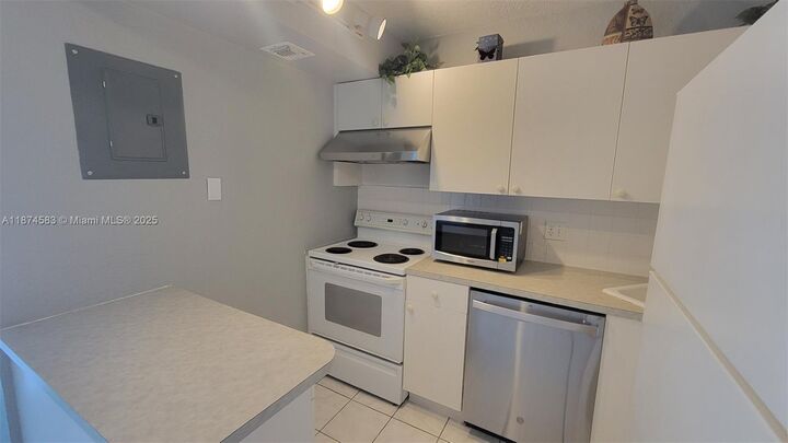 Property Photo: 1 Jacaranda Country Club Dr 104 FL 33324