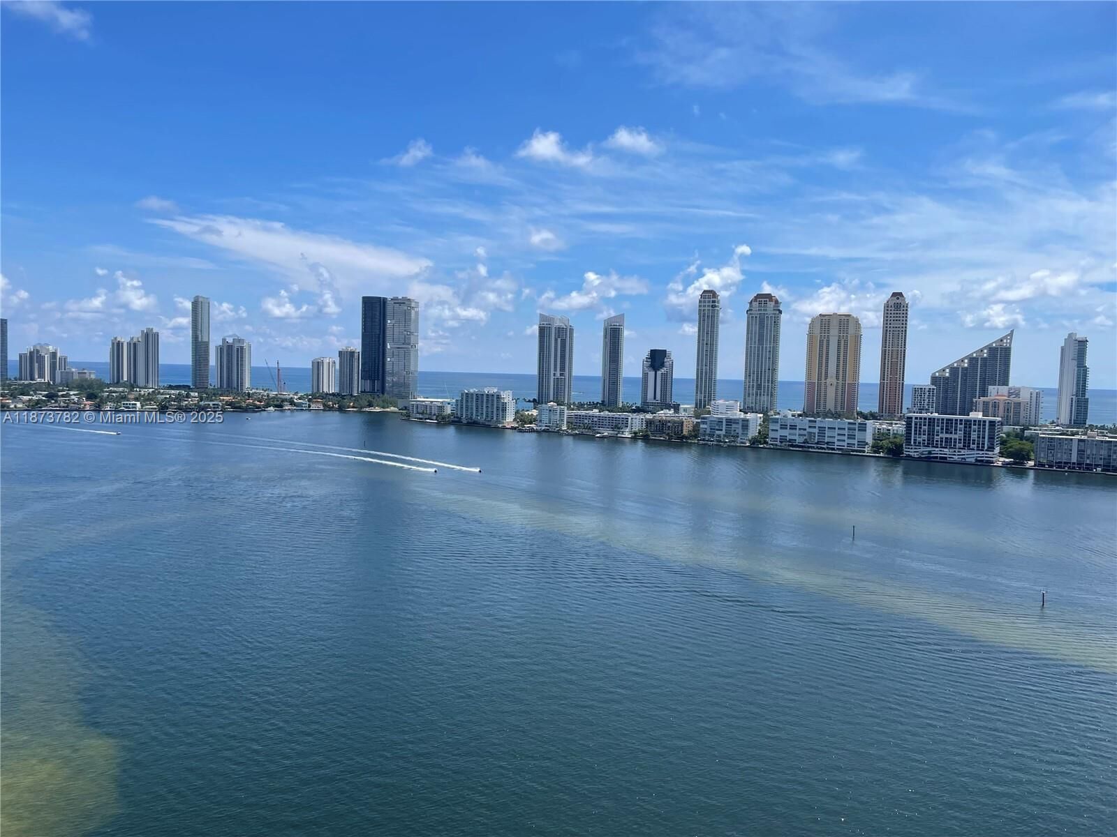Property Photo: 3000 Island Blvd 2405 FL 33160