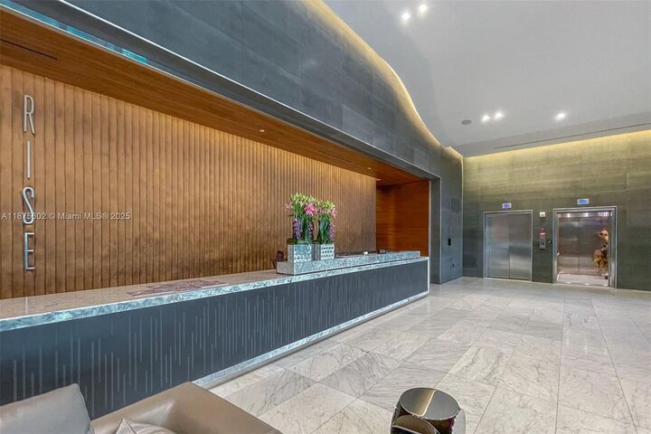 88 SW 7th St 2204  Miami FL 33130 photo