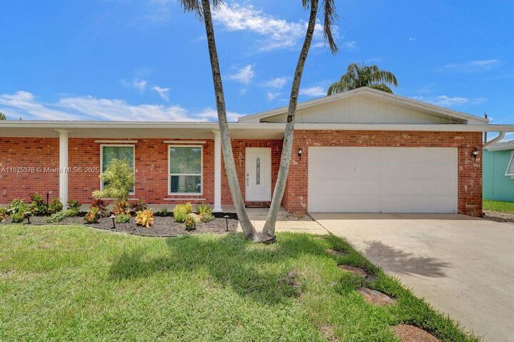 Property Photo: 5031 SW 88th Ter 5031 FL 33328