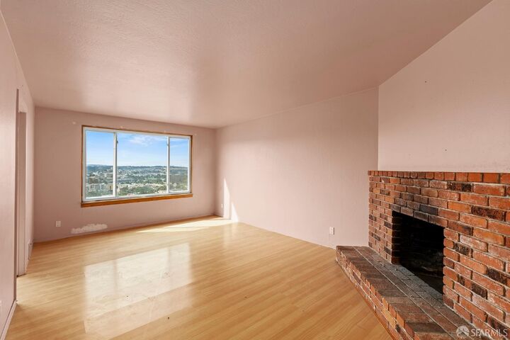 Property Photo:  501 Sargent Street  CA 94132 