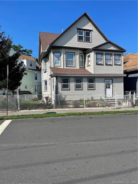 Property Photo:  115 Oak Street 1  CT 06604 
