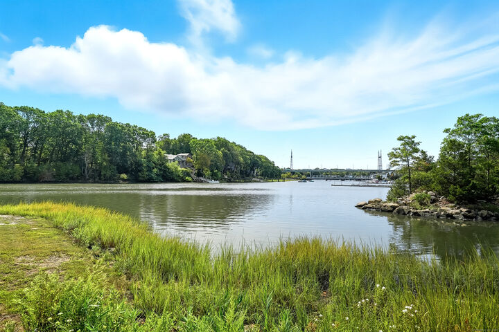 Property Photo:  124 Riverside Avenue Apt 2  CT 06880 