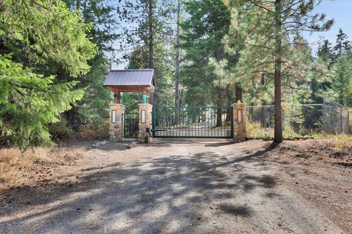 Property Photo:  17820 N Forest Ln  WA 99025 