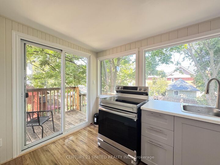 Photo de la propriété:  312 Elias Avenue  ON K9J 5G9