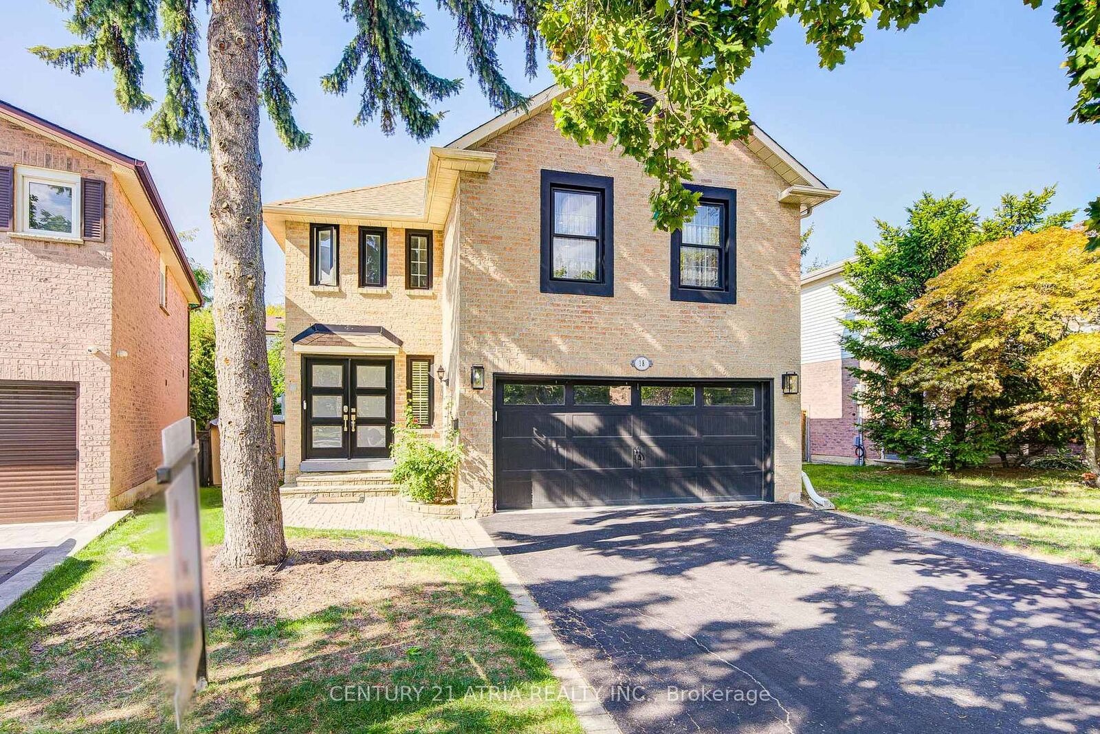 Photo de la propriété: 18 Park Lane Circle ON L4C 6S8