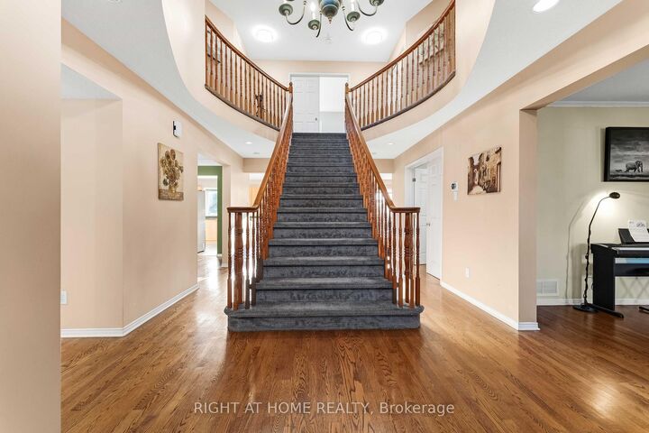Property Photo:  6196 Ravine Way  ON K1C 2W4 