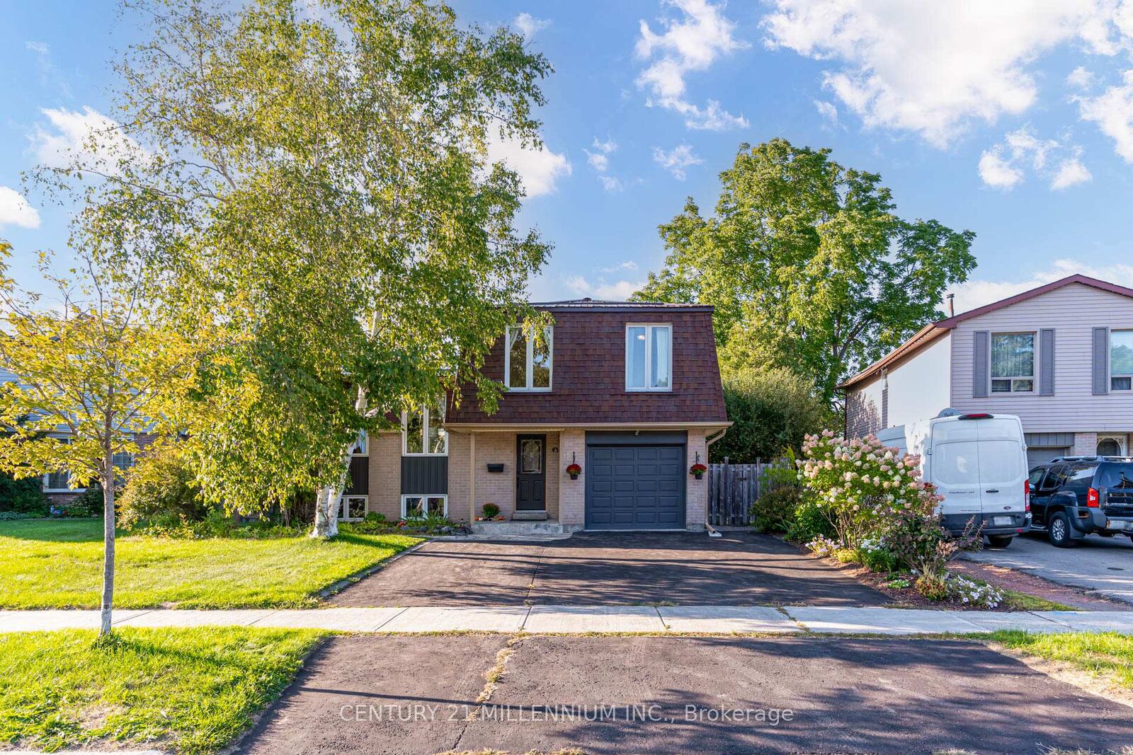 Property Photo:  43 Brenda Boulevard  ON L9W 3L3 