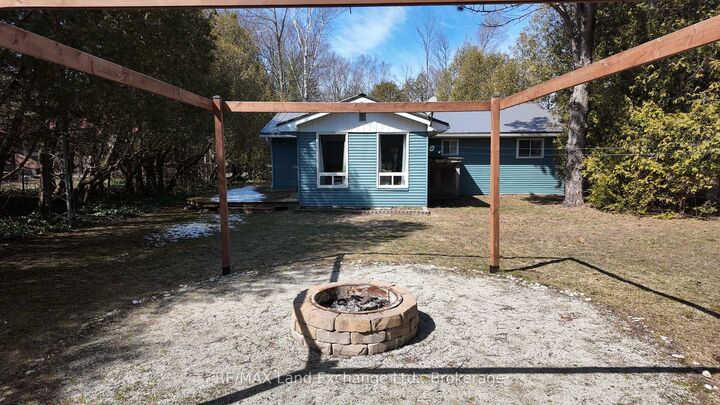 Property Photo:  304 Maple Street  ON N2Z 2X3 