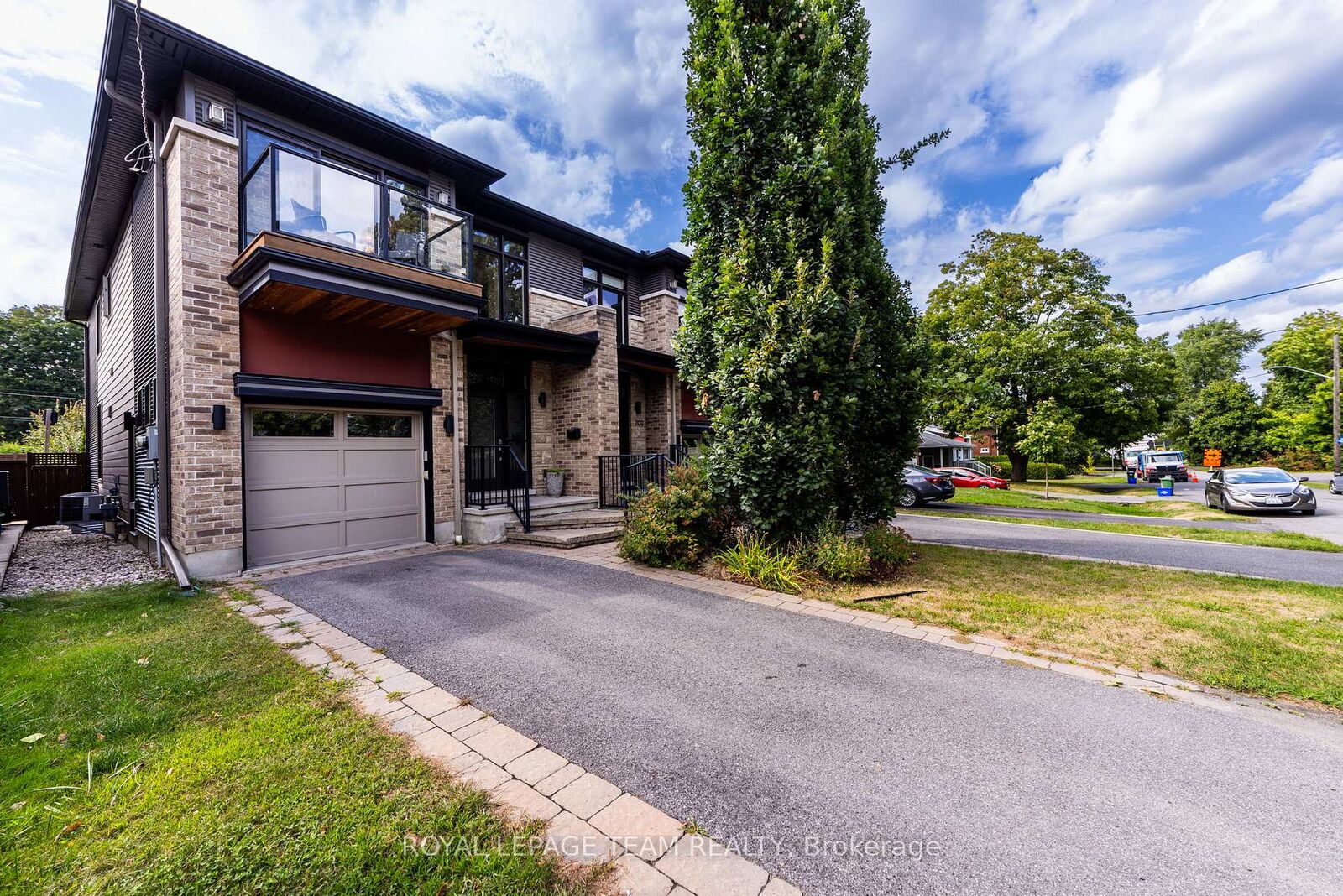Property Photo:  204 Ancaster Avenue  ON K2B 5B3 