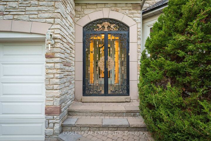 Photo de la propriété:  82 Woodstone Avenue  ON L4S 1G8 