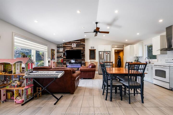 Property Photo:  1336 Sunset Ave  ON N9Y 2T3 