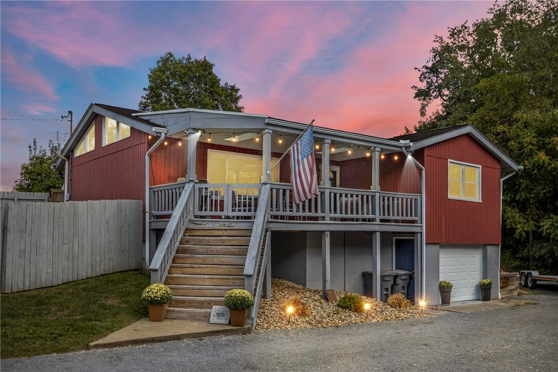 Property Photo:  1824 Vanburen St  PA 15001 