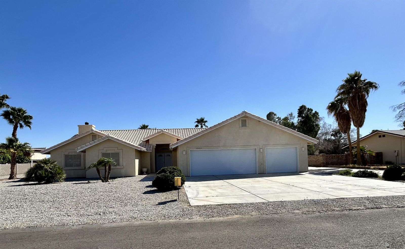 Property Photo: 13411 E 37 Pl AZ 85367