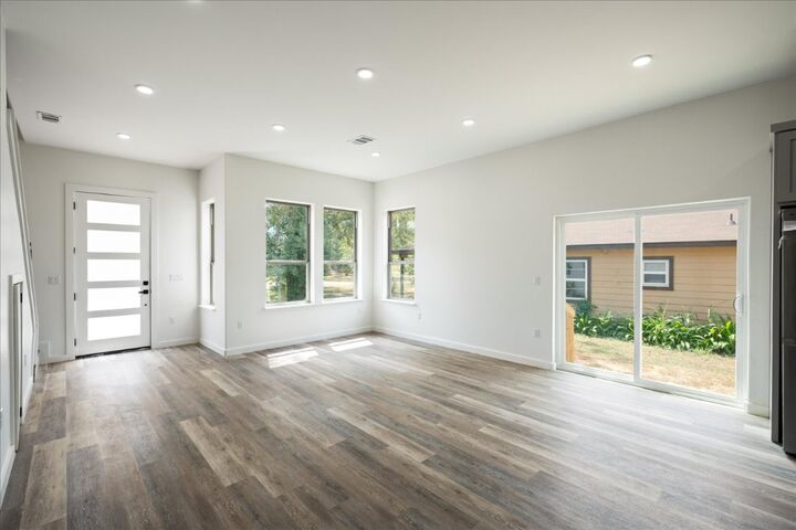 Property Photo:  504 Walker Street  TX 78957 