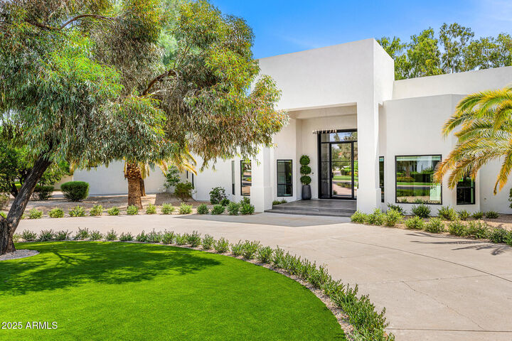 Property Photo: 7001 E Caballo Circle AZ 85253